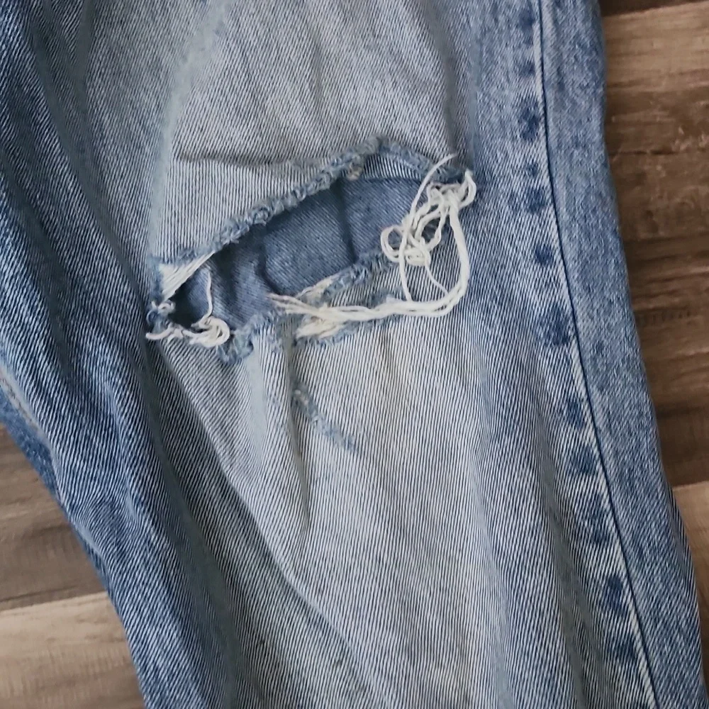 Levi's Lightwash Distressed Jeans Size 38/30